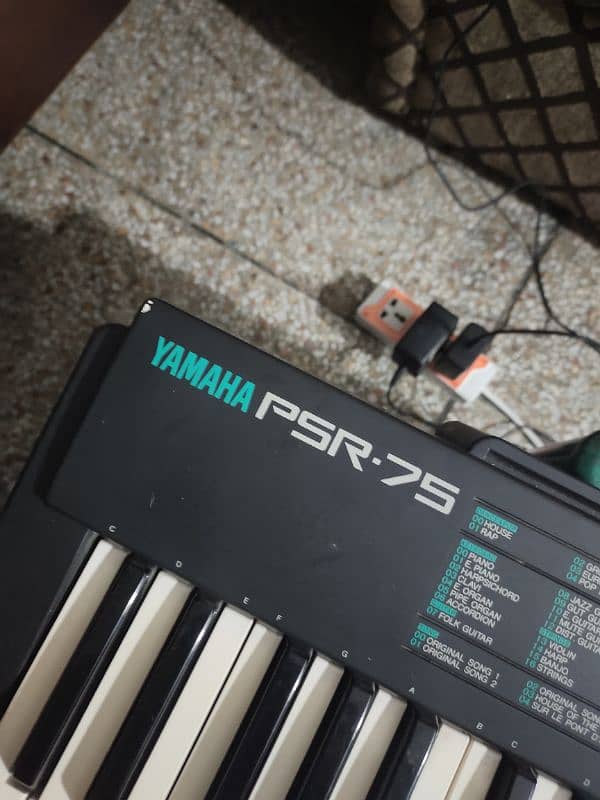 Yamaha Piano PSR-75 1