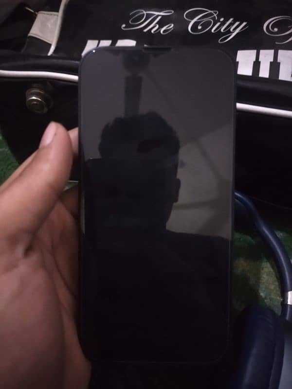 iPhone 13 iCloud locked from Italy EU no box no charger 6