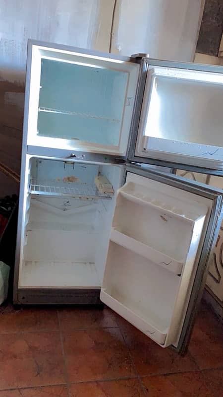 Dawlance fridge all in good and mint condition 1