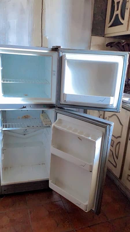 Dawlance fridge all in good and mint condition 2