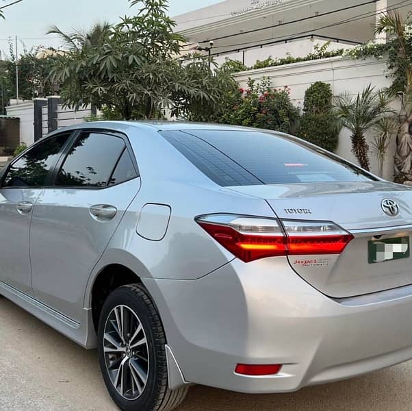 Toyota Corolla Altis 2017 1