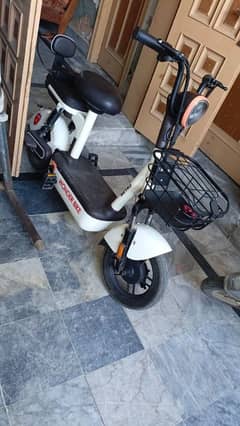 chargeable scooty