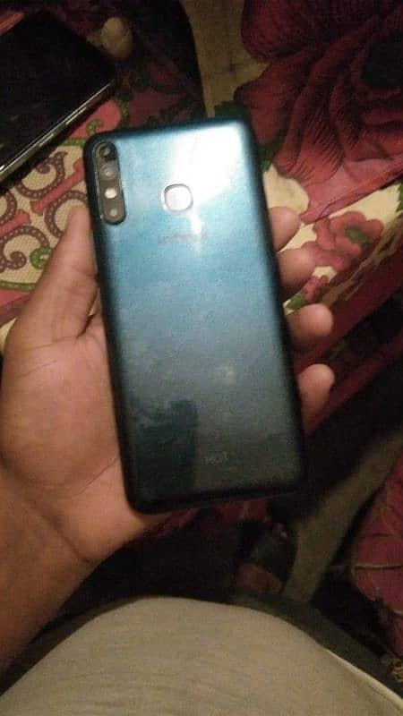 infinix hot 8 4\64 bilkul OK all daba charge 1