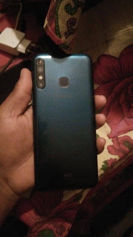 infinix hot 8 4\64 bilkul OK all daba charge 4