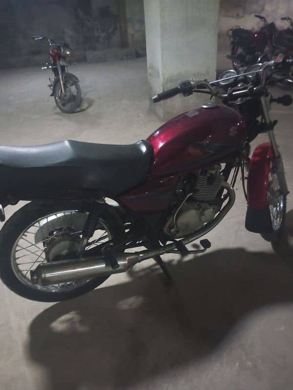 Suzuki GS 150 2