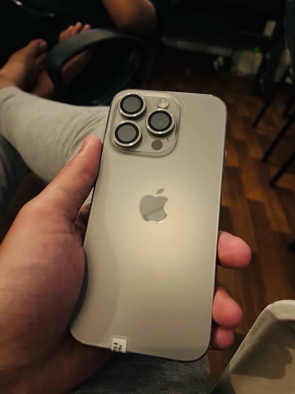 Iphone 15 Pro JV 1