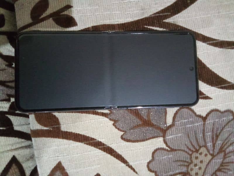 Samsung Galaxy Z Flip 5 1