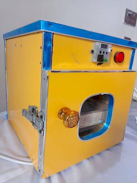 incubator.  bachay nikalnay wali machine 1