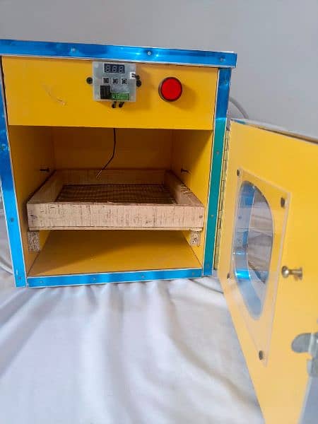 incubator.  bachay nikalnay wali machine 2