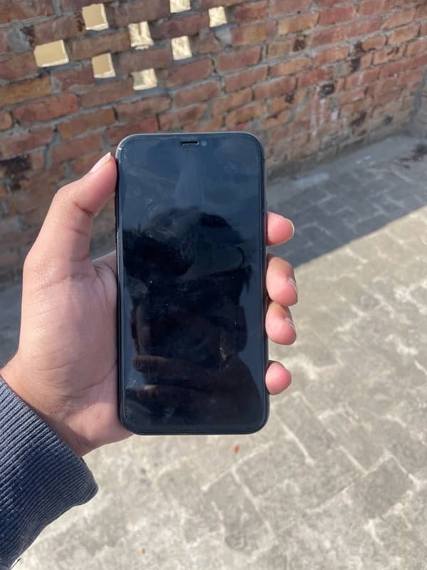 i Phone 11 Non PTA 64GB 82 % battery (jv) Exhnge Possible (okara city) 2