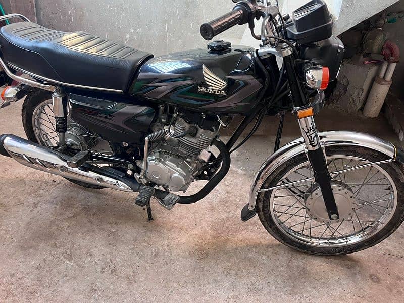 Honda 125 2023 model lush condition one hand used biom avl 03186358725 4