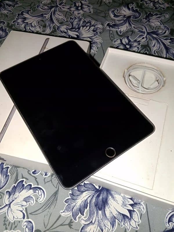 Ipad mini 5 Tablet New Condition good working Urgently Sale 1