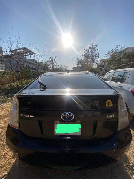 Toyota Prius 2011 1