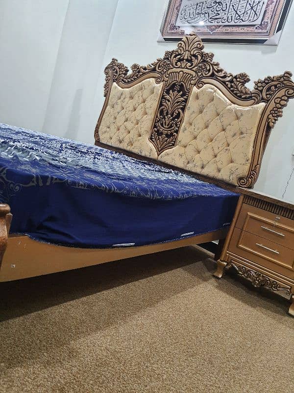 carving bed set new not used king size without mattris (call me) 1