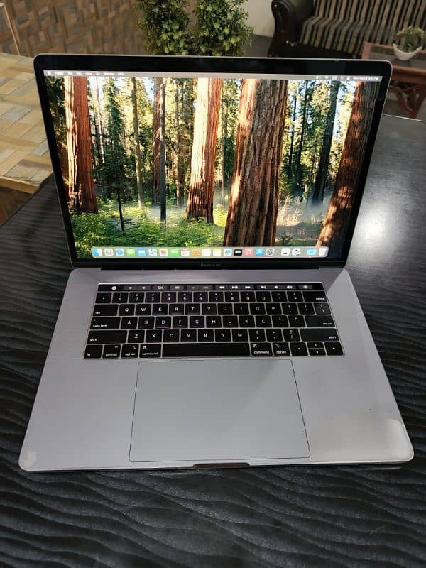 Macbook pro 2018 15 inch TouchBar 1