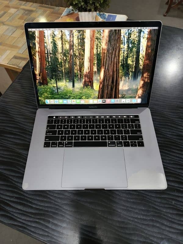 Macbook pro 2018 15 inch TouchBar 10