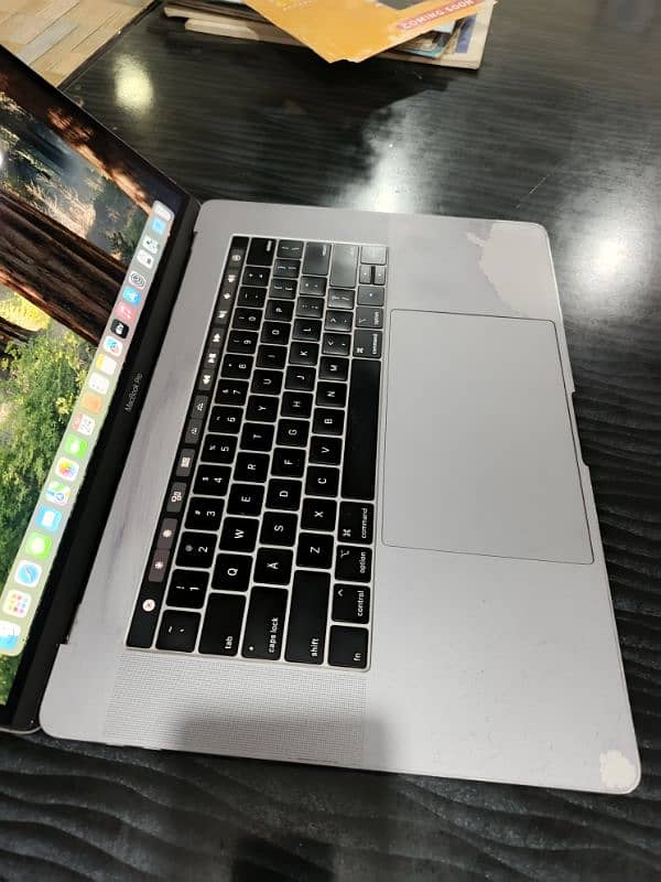 Macbook pro 2018 15 inch TouchBar 11