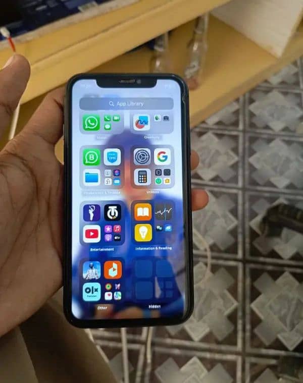 iPhone 11 128GB factory unlock 2