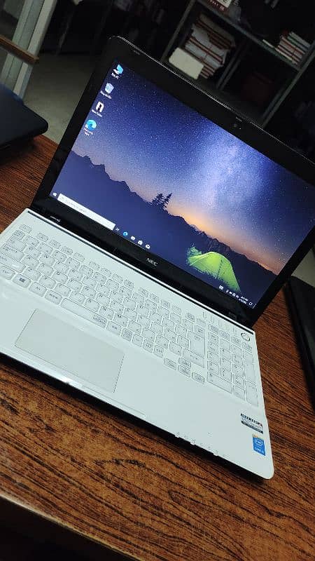 NEC japanese laptop i 3 4grn 8gb ram ddr4 120ssd 1