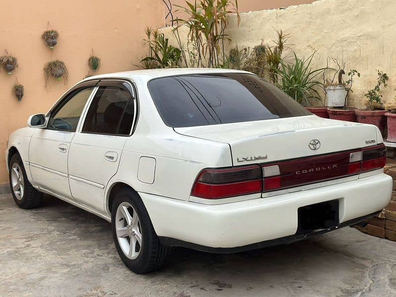 Toyota Corolla XE 2001 3