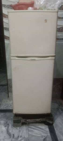 Dawlence small fridge 1