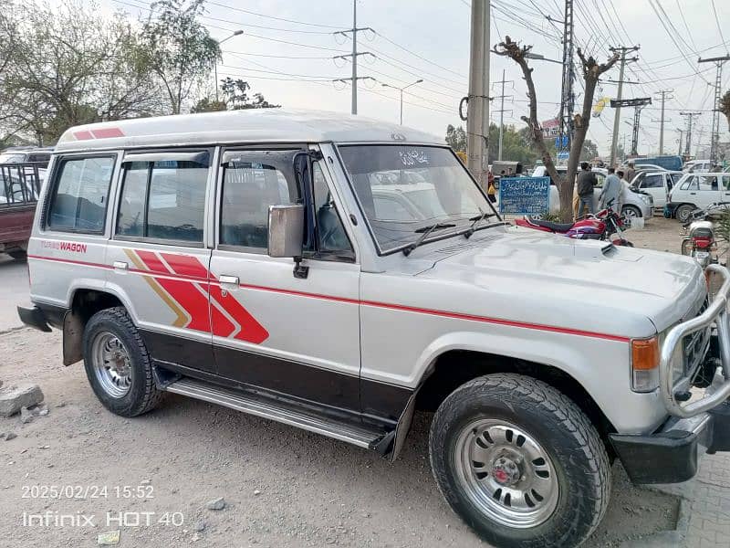 Mitsubishi Pajero jeep in genuine condition 1