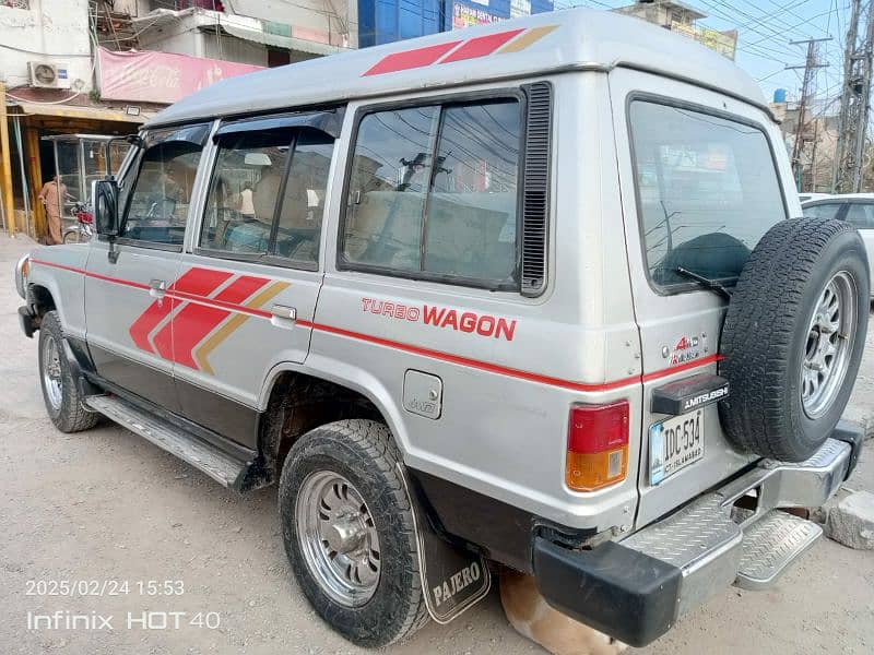 Mitsubishi Pajero jeep in genuine condition 2