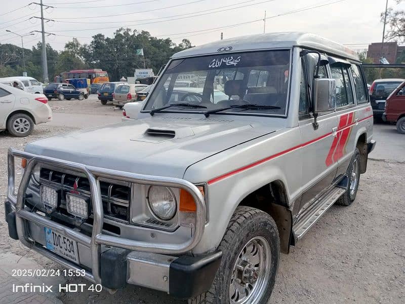 Mitsubishi Pajero jeep in genuine condition 6