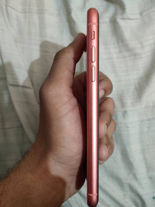 Iphone xr factory unlock 64 gb water pack koi masla nai hai all ok 7