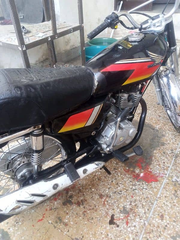 Honda 125 15 model urgent sale 9