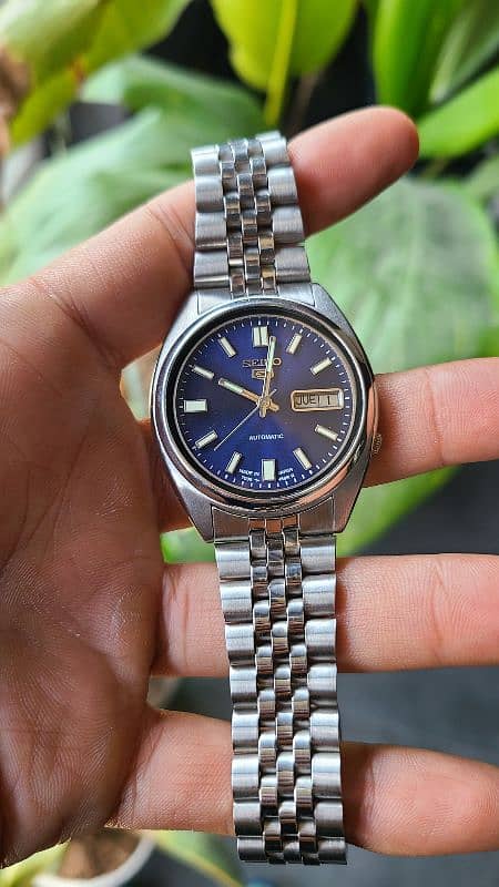 seiko 5 watch, rare dials, like new condition. 9