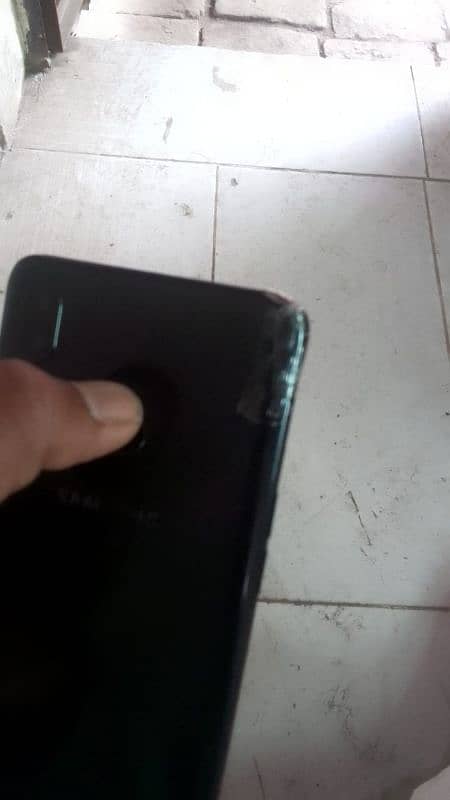 all ok ha koi masla ni sif phone ha condition 8/10 3