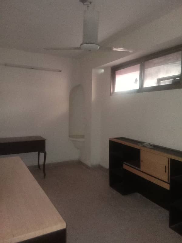 4 Kanal Hosue Available For Rent In Garden Town 21