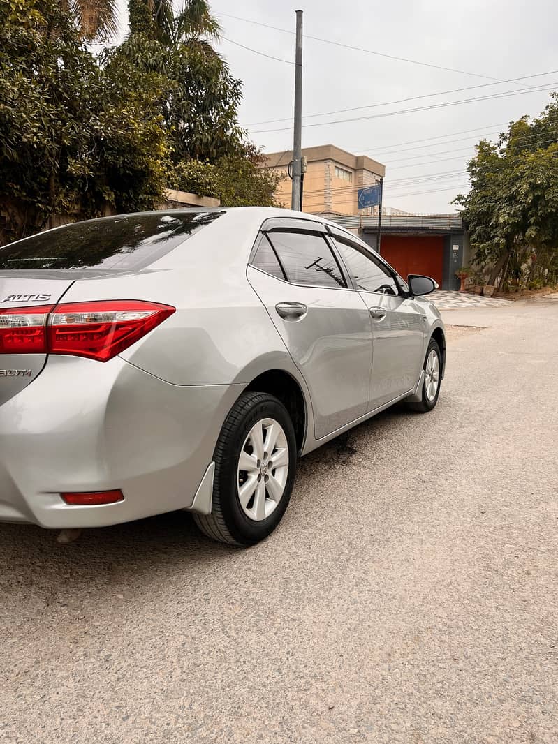 Toyota Corolla Altis 2014 3