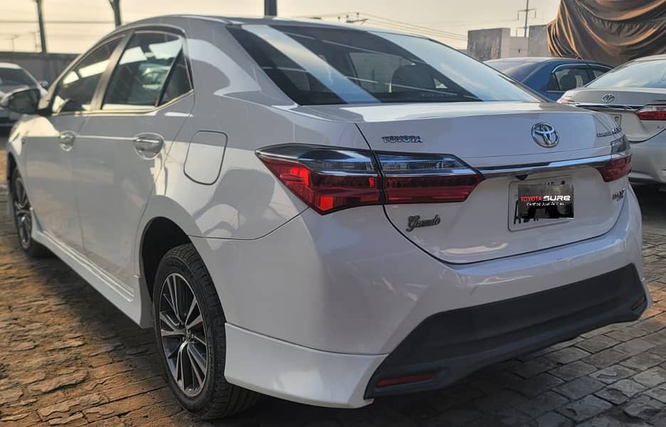 Toyota Corolla 1.8 Altis Grande (Beige Interior) 1