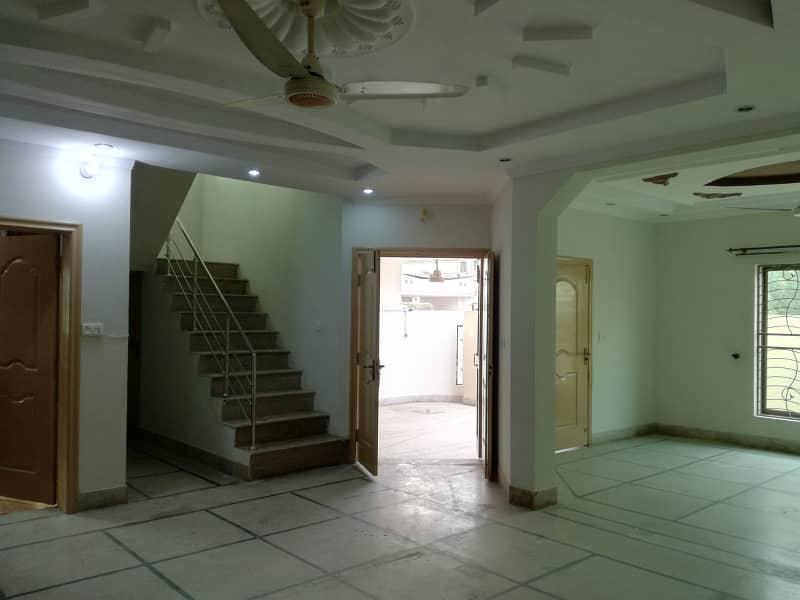 10 Marla Corner Owner Constructed House Near Talwar Chownk For Sale In Overseas A Bahria Town 3