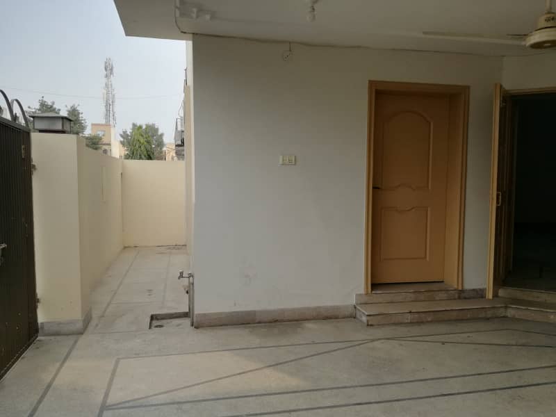 10 Marla Corner Owner Constructed House Near Talwar Chownk For Sale In Overseas A Bahria Town 5