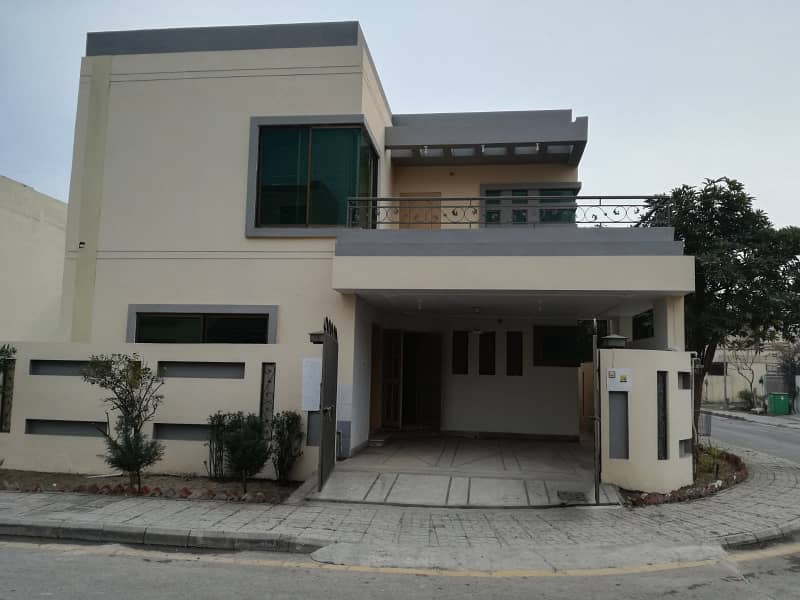 10 Marla Corner Owner Constructed House Near Talwar Chownk For Sale In Overseas A Bahria Town 6