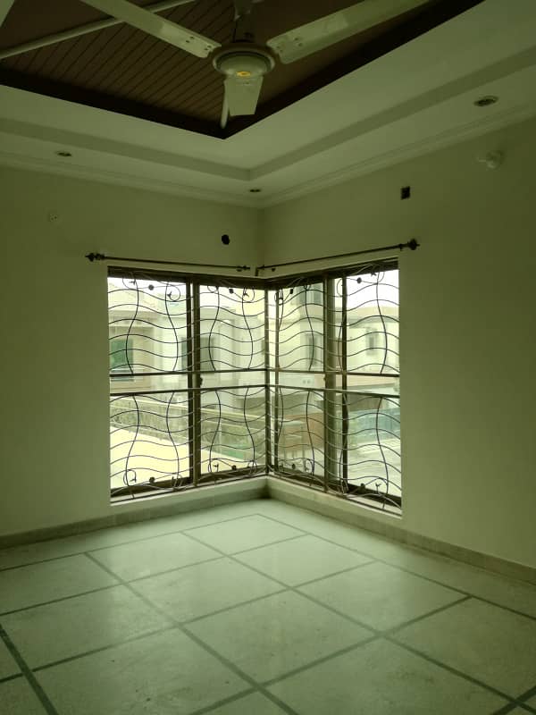 10 Marla Corner Owner Constructed House Near Talwar Chownk For Sale In Overseas A Bahria Town 19