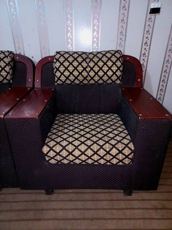 6 Seater Heavy Duty Sofa Set Slightly Use 5