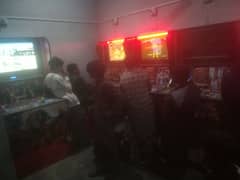 video games 4 token wali our ak xbox wali 32 inch ki led ka sath