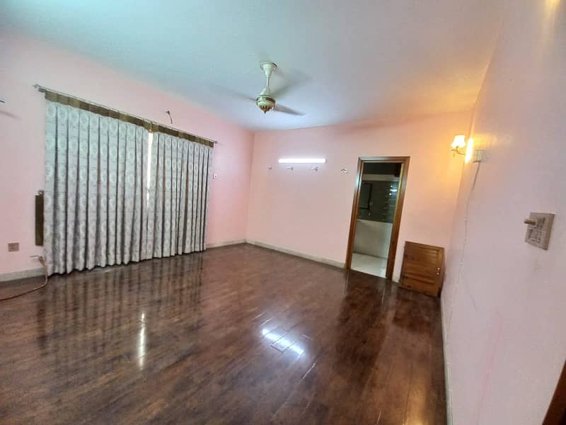 Affordable Upper Portion For rent In Main Boulevard Gulberg 4