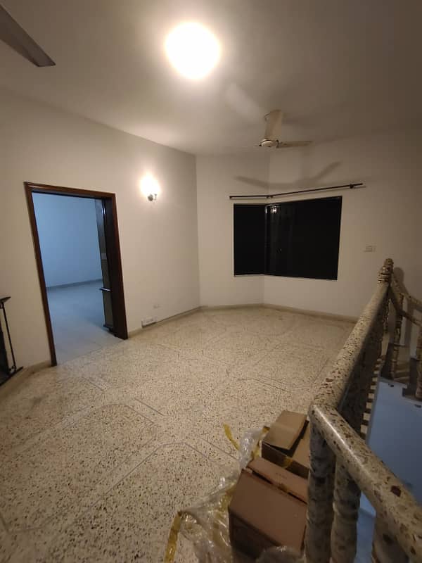 Affordable Upper Portion For rent In Main Boulevard Gulberg 6