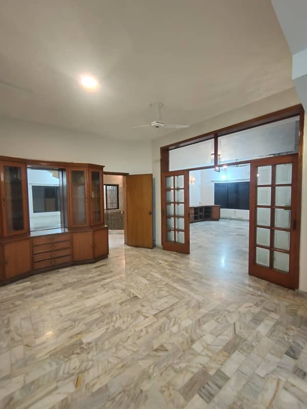 Affordable Upper Portion For rent In Main Boulevard Gulberg 8