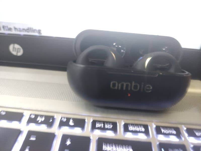 ambie wireless earbuds original, not too much used 0