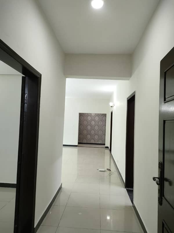 Beautiful View 10 MARLA 3 BED FLAT ON 5th Floor Is Available For Sale In ASKARI-11 LAHORE 2