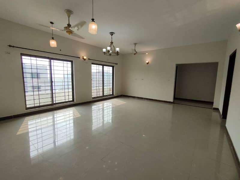 Beautiful View 10 MARLA 3 BED FLAT ON 5th Floor Is Available For Sale In ASKARI-11 LAHORE 3