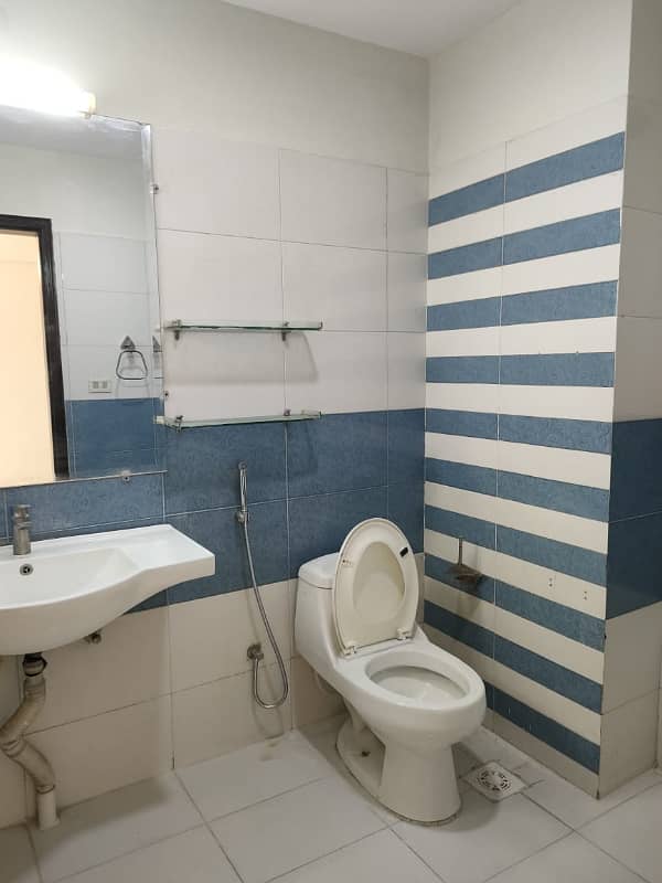 Beautiful View 10 MARLA 3 BED FLAT ON 5th Floor Is Available For Sale In ASKARI-11 LAHORE 7