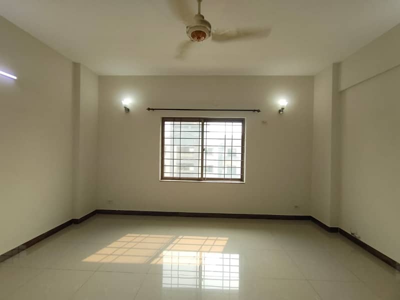 Beautiful View 10 MARLA 3 BED FLAT ON 5th Floor Is Available For Sale In ASKARI-11 LAHORE 10