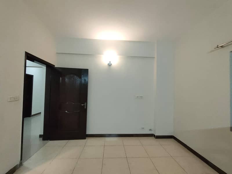 Cheapest 10 Marla 3 Bed Flat On Superb Location Is Available For Sale In Askari-11, Lahore 3